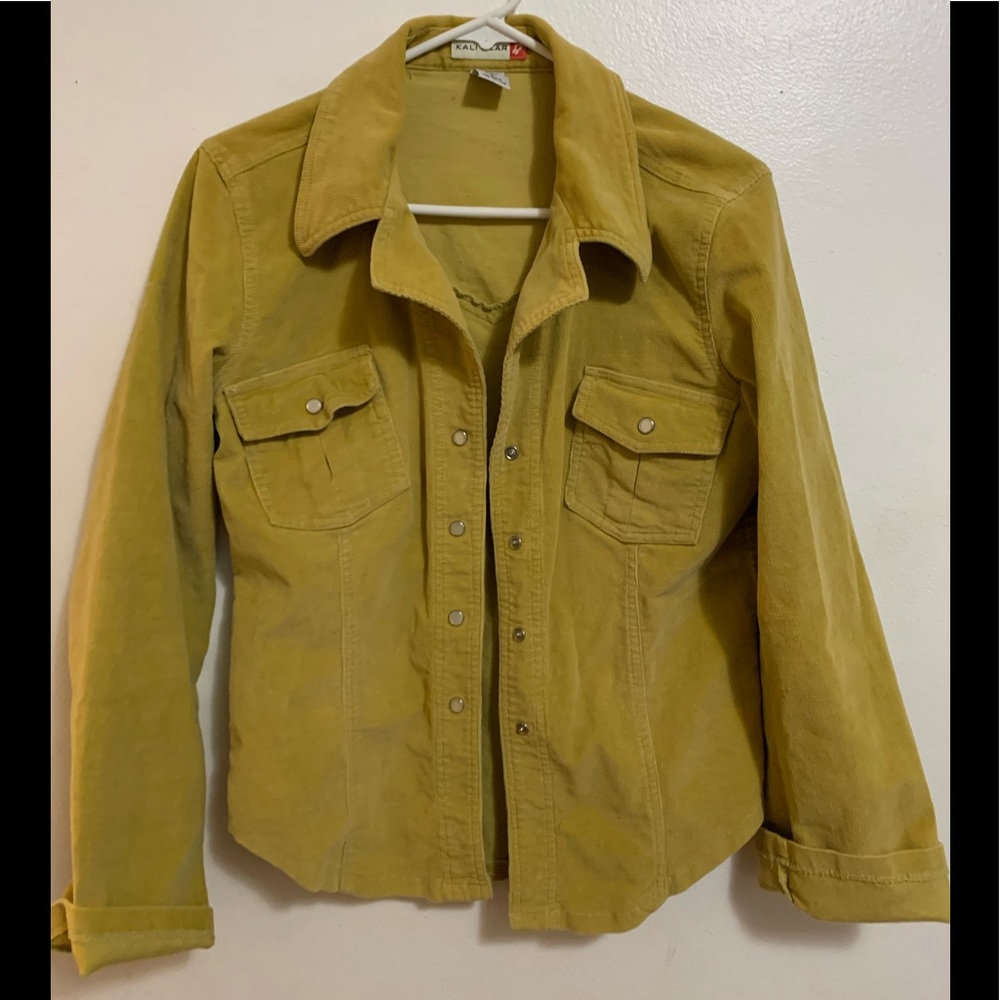 Kali wear corduroy snap shirt 💰